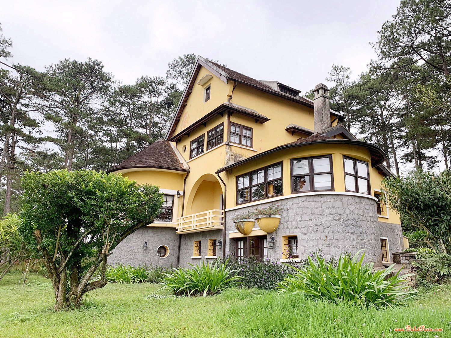 Bán đất tặng căn nhà cấp 4 trên đất đường nguyễn hữu cảnh, phường 8, gần trung tâm TP .Đà Lạt, thích hợp an cư, view đồi thông, giá 8tỷ